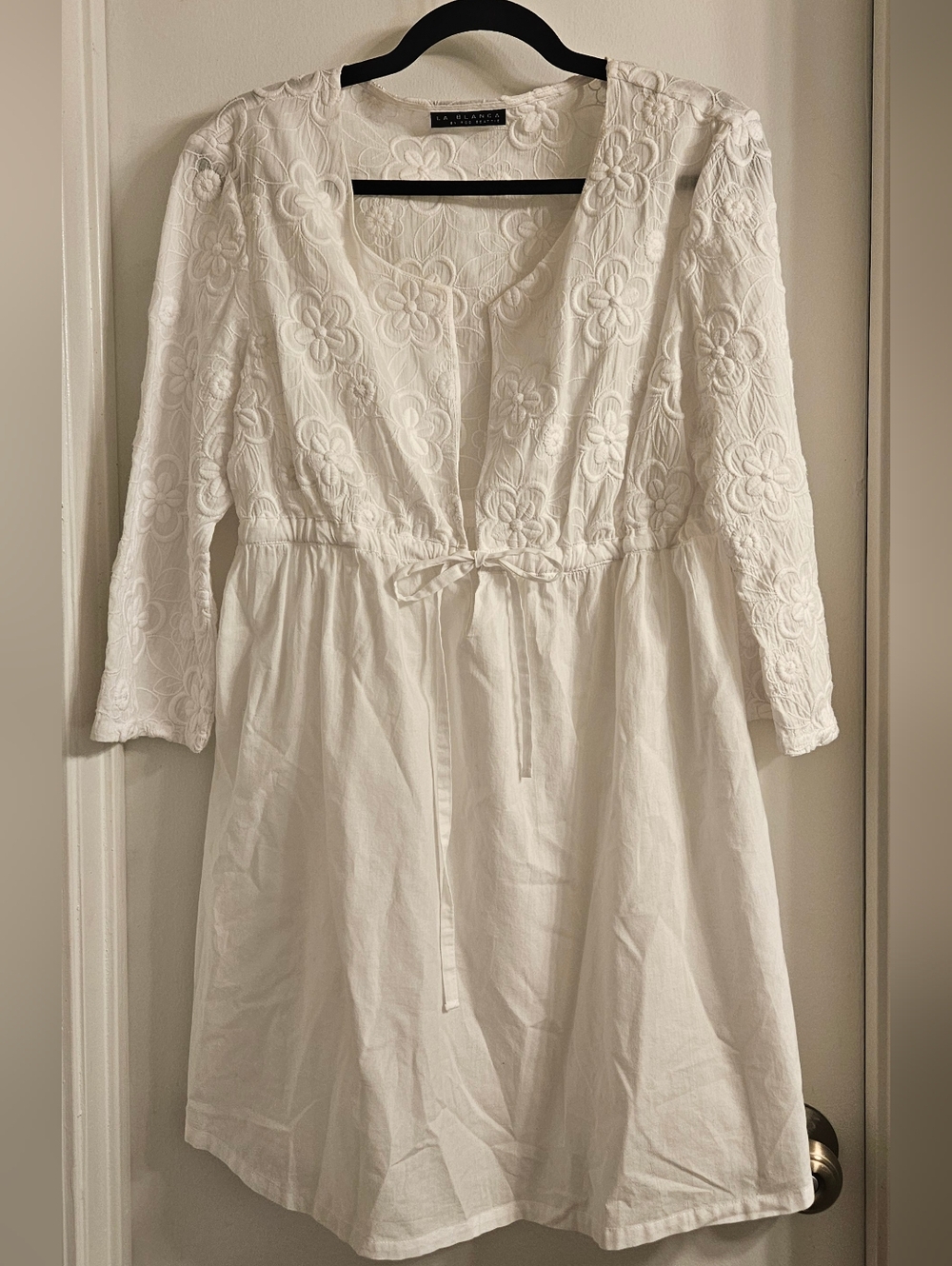 La Blanca By Rod Beattie White Embroidered Floral Bathing Suit Cover Up. Size M